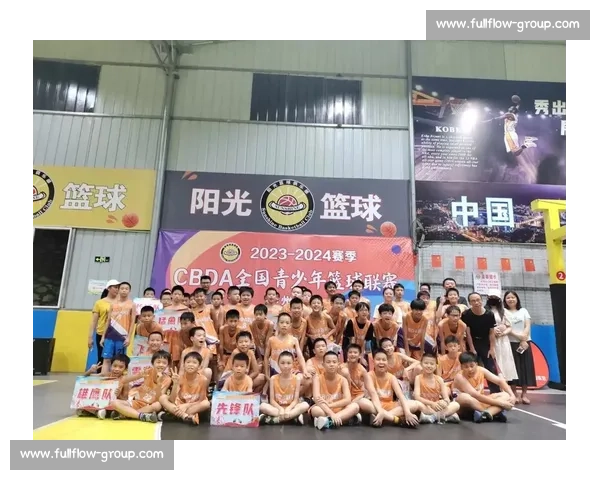 篮球比赛激烈开战 选手全力以赴力求突破 挑战极限争夺胜利